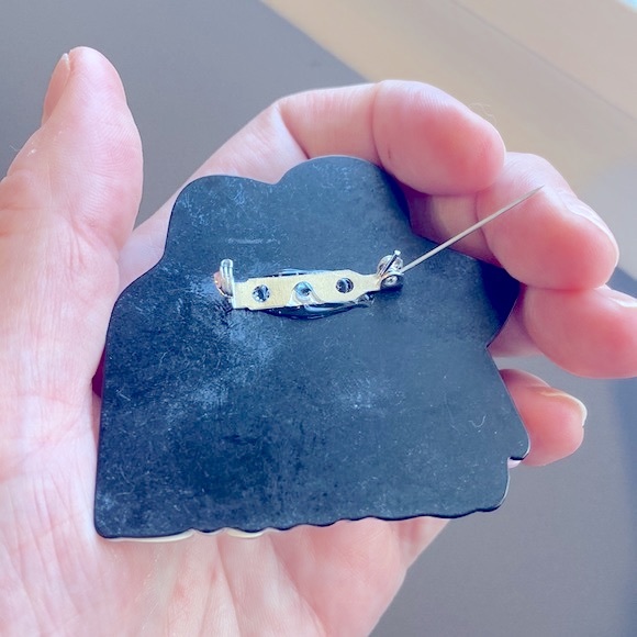 Acrylic Rabbit Brooch - Picture 3 of 6